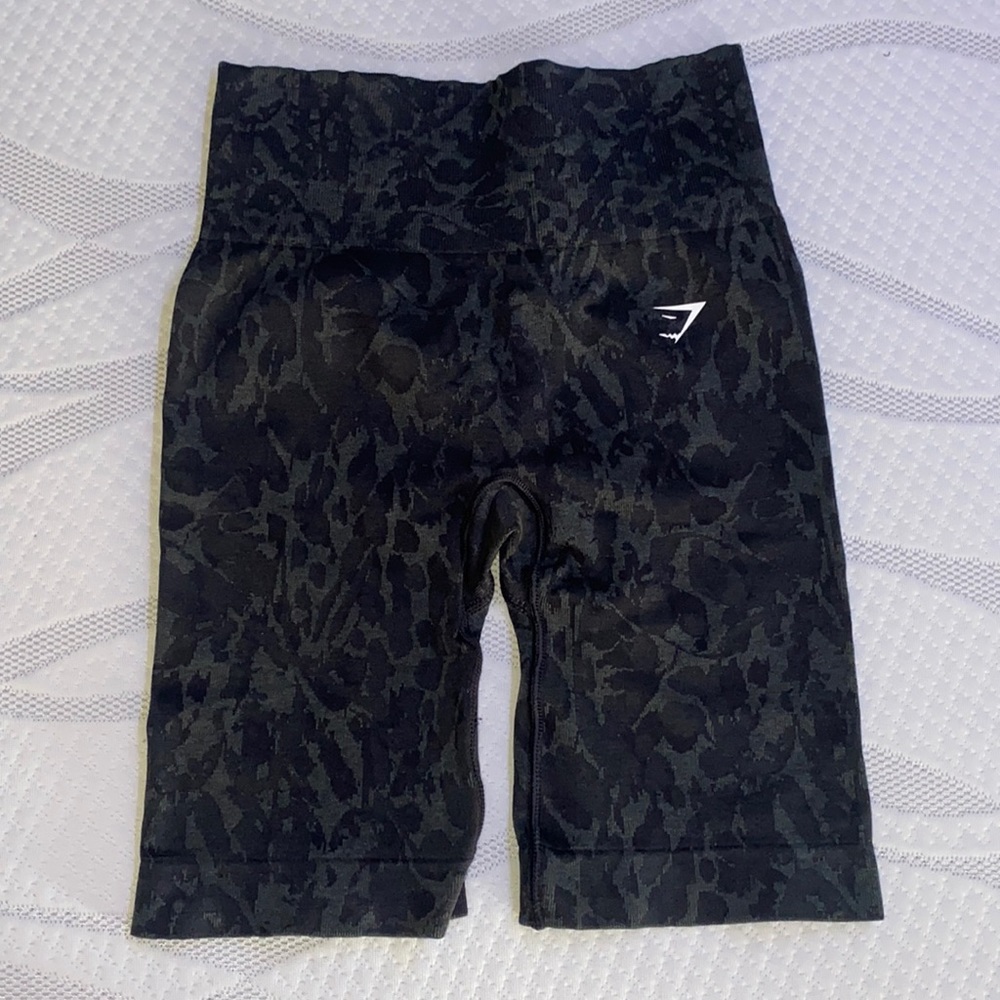 gym shark camo biker shorts